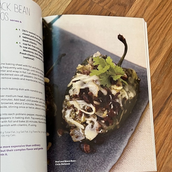 Lot of 2 Weight Watchers Flavorful Cookbooks Turn Up The Flavor & Good Deal - Picture 8 of 9